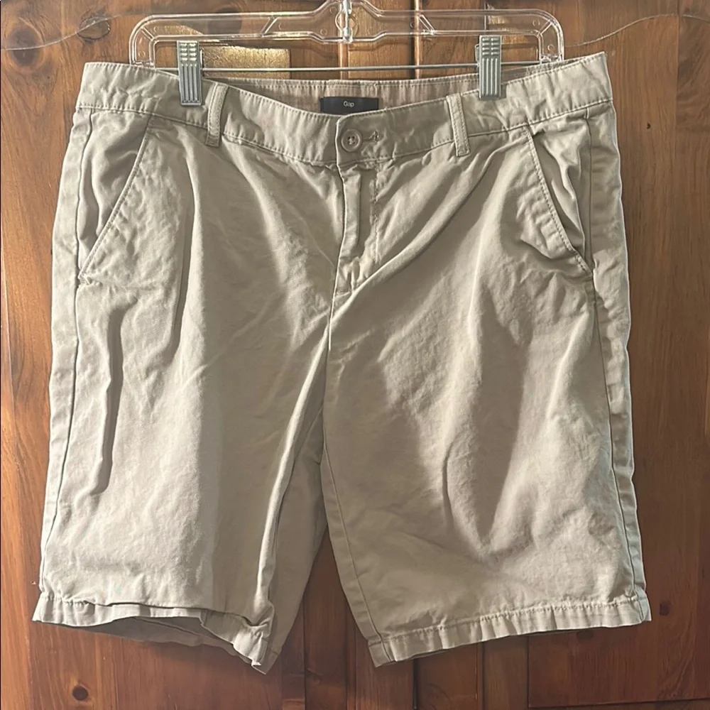 NWOT Gap Women’s Tan Shorts - Picture 1 of 5